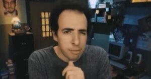 أحمد الغندور "الدحيح": قصة اليوتيوبر الذي أعاد ملايين الشباب العرب إلى العلم