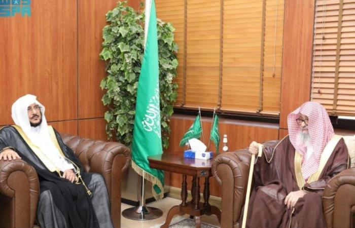 تنسيق عالي المستوى بين المفتي والشؤون الإسلامية لضبط الفتوى وتوجيه المنابر