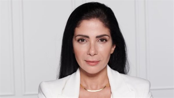 منى زكي تفرض معادلتها الخاصة في البطولة النسائية وتغير وجه السينما العربية.