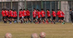 موهبة ليون الفذة تقف عائقاً أمام حلم منتخب الناشئين في صدام إنجلترا المرتقب.