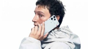 هاتف نوثينج الاقتصادي الأول يضع تصميم الشركة الفريد في متناول الجميع.