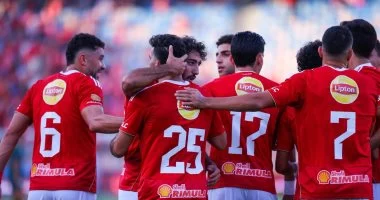 3 مراكز حائرة في تشكيل الأهلي قبل مواجهة المصري بالدوري