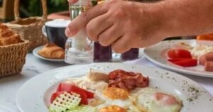 5 عادات صباحية تظنها بريئة تدمر كليتيك بصمت