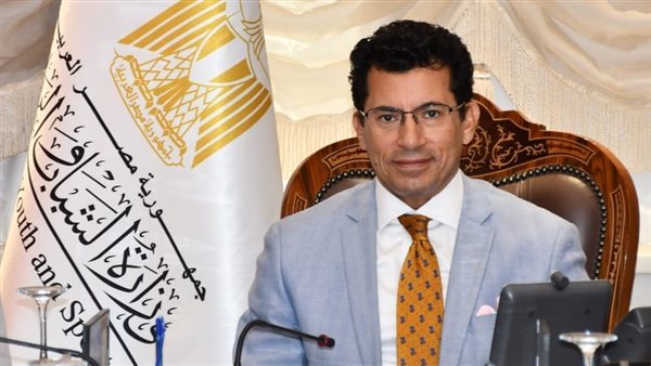 أشرف صبحي يهنئ الحسيني كأول مصري يتصدر رئاسة الاتحاد الدولي للسلاح