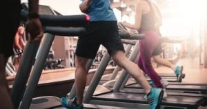 أطباء يحسمون الجدل: متى وكيف يمارس مريض السكر الرياضات الشاقة بأمان؟