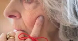 أعراض الخرف المبكر.. متى يتحول النسيان اليومي إلى علامة خطر حقيقية؟