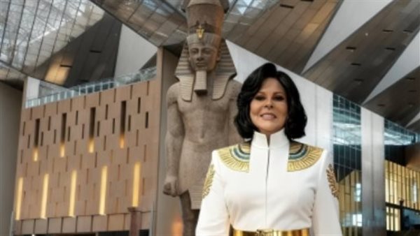البرومبت الدقيق الذي يصنع صورًا لزي فرعوني بواقعية فوتوغرافية داخل المتحف