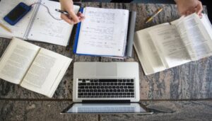 التعليم السعودية تقرر: الدراسة مستمرة في رمضان وتعلن مواعيد الدوام الرسمي الجديدة.