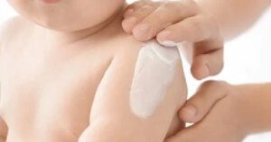 الطفح الجلدي والجفاف.. 5 أخطاء شائعة في العناية ببشرة حديثي الولادة