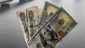 الفجوة تختفي.. سعر الدولار يتوحّد بين البنوك والسوق الموازية مُنهيًا فوضى تسعير السلع