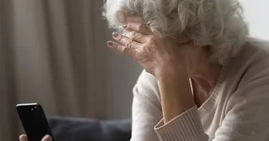 انقطاع التنفس أثناء النوم يرتبط بنزيف دماغي صامت وتلف الخلايا العصبية.