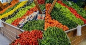 انهيار سعر الطماطم يقود تراجع أسعار الخضراوات والفاكهة في أسواق كفر الشيخ