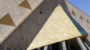 بالذكاء الاصطناعي.. كيف وضع آلاف المصريين صورهم داخل المتحف المصري الكبير؟