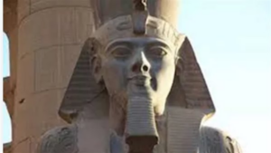 بعد 3200 عام.. كيف نجا تمثال رمسيس الثاني من خطر حقيقي هدد وجوده في القاهرة؟