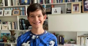 بعدسة طفل.. صورة مدهشة تحصد ذهبية مسابقة تصوير الطيور 2025