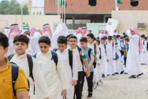 تأخير انطلاق اليوم الدراسي.. الدوام الشتوي بمدارس الرياض يبدأ السابعة والربع صباحًا