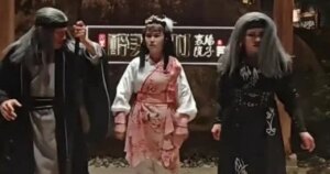 تتناول طعامك وسط مبارزات بالسيوف.. مطعم صيني يعيد إحياء أساطير الفنون القتالية.