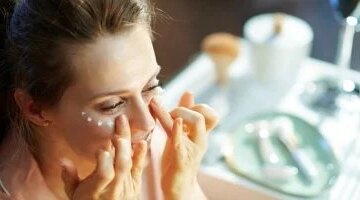 تجاعيد العين ليست حتمية مكونات من مطبخك تعيد بناء مرونة