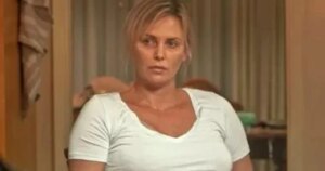 ثمن الدور السينمائي: شارليز ثيرون تروي معركتها مع الاكتئاب بعد زيادة وزنها.