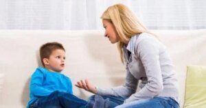 حين يؤذيه صديقه.. كيف تساعد طفلك على تجاوز الغضب وتعلّم التسامح؟