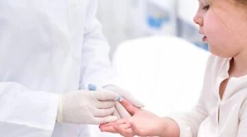 خطة عمل للمدارس والأهالي تضمن سلامة الطفل المصاب بالسكري يوميًا