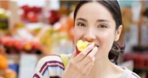 خفض الكوليسترول المرتفع: 3 تغييرات في نمط الحياة يصفها الأطباء كبديل فعال للأدوية.