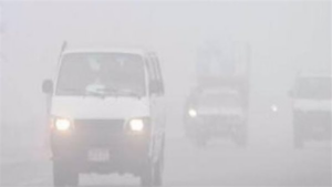 شبورة كثيفة تغلق طريق الواحات بالجيزة وتعرقل حركة السيارات لعدة ساعات