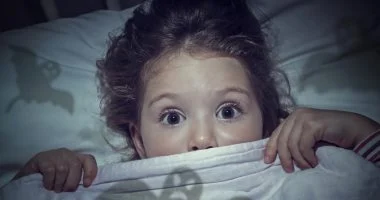 عندما يتحول الظلام إلى عدو.. هكذا يدمر رهاب الليل جودة نومك وحياتك اليومية.