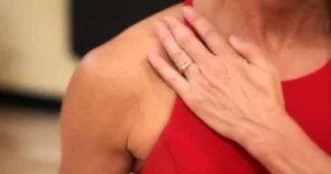 كسر الترقوة لا يعني الجراحة دائمًا.. خيارات العلاج والجدول الزمني للتعافي الكامل