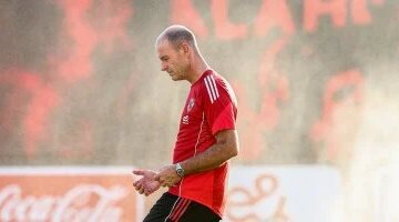 كولر يحصّن الفريق قبل السوبر تفاصيل برنامج الأهلي في الإمارات