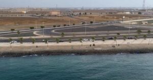 مع اعتدال أجوائها.. شواطئ جازان تتحول إلى ملاذ للسكان والزوار من حرارة الصيف.