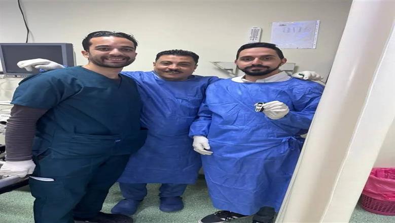 هاتف محمول في معدته لعام كامل.. كيف نجا شاب مصري من الموت؟