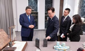 هواتف صينية "ضد التجسس".. رسالة بكين الدبلوماسية تصل إلى مكتب رئيس كوريا الجنوبية