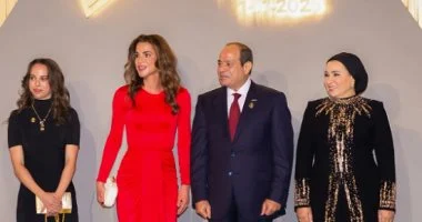 وراء إطلالة الملكة رانيا: قصة وتكلفة الفستان الذي حمل التراث الأردني لافتتاح المتحف الكبير