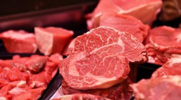 وزارة التموين تضخ لحوماً مجمدة بسعر 245 جنيهاً للكيلو في