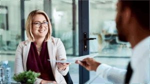 وزارة العمل تعلن توفير 40 وظيفة للإناث بمدينة نصر مع مميزات شاملة