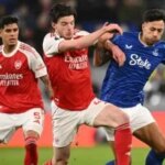 أرسنال يعود إلى صدارة الدوري الإنجليزي بعد فوز حاسم على إيفرتون