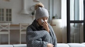 أعراض متشابهة كيف تفرق بين الإنفلونزا الموسمية ونزلة البرد في