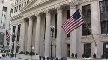 أكبر هبوط عالمي أسعار الفائدة تسجل أدنى مستوياتها منذ عشر