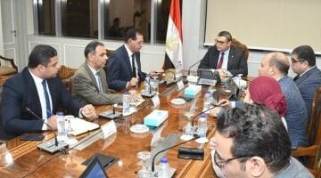 اجتماع موسع وزير الإسكان ينسق مع الشركة الوطنية للطرق صفقات