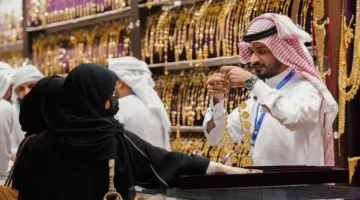 ارتفاع قياسي أسعار الذهب في السعودية تتخطى مستويات جديدة لعيار.webp