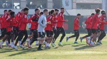 التركيز على الفنيات محاضرة خاصة من توروب للاعبي الأهلي قبل