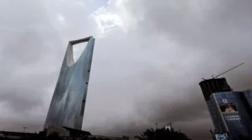 تحرك عاجل عاصفة ترابية تضرب السعودية وتتسبب في انعدام الرؤية.webp