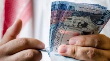 تحركات البيع والشراء سعر الريال السعودي أمام الجنيه في تعاملات