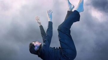 تفسير طبي صادم 4 أسباب علمية توضح سر الشعور بالسقوط