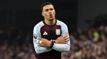 سقوط الشياطين أستون فيلا يهزم مانشستر يونايتد بثنائية في منافسات