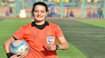 صافرة نسائية شاهندا المغربي تقود مباراة المقاولون والطلائع في كأس