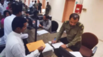 فرصة أخيرة الجوازات تسقط غرامات الوافدين بآلاف الريالات قبل انتهاء.webp