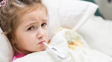 قطع ملابس محددة كيف تحمي طفلك من نزلات البرد الحادة