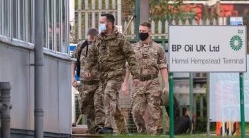 مليار جنيه إسترليني شركة إيطالية تهدد بوقف استثمارات الدفاع داخل